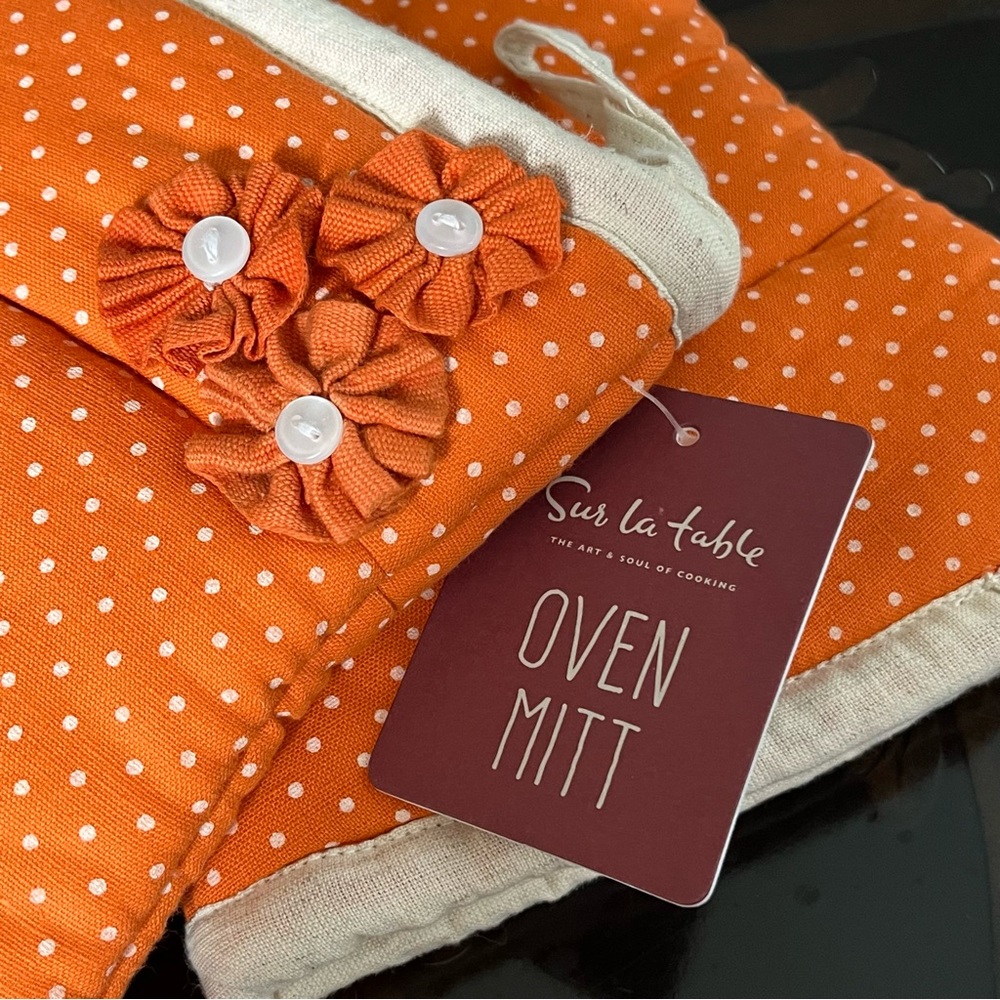 Sur La Table Oven Mitt and Towels Set NWT - Picture 6 of 12